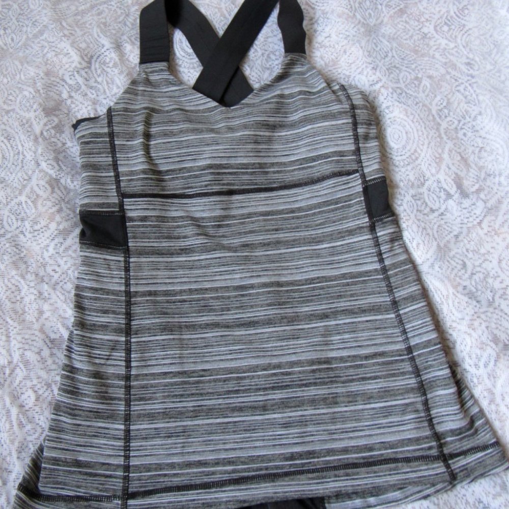 Lululemon Women’s Size 8 Wide Strapped White Gray Yoga Tank Shirt